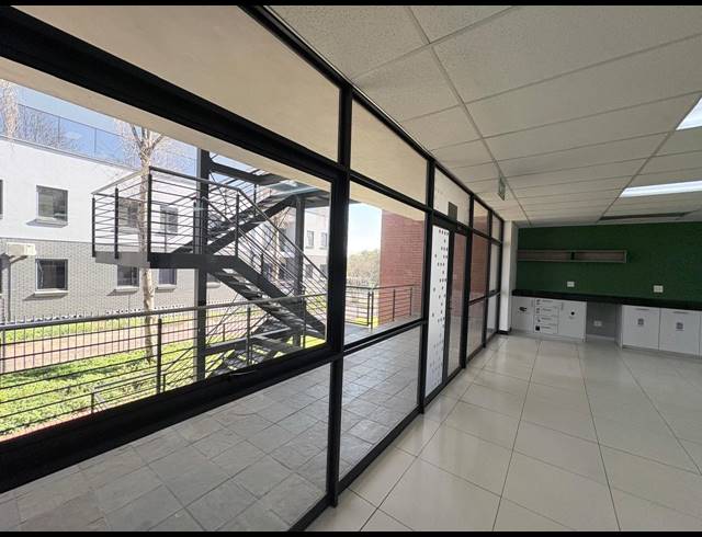 424M² OFFICE TO LET IN MIDRIDGE PARK